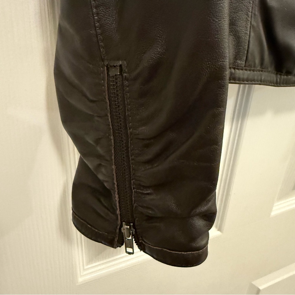 Vintage Like New Black Rivet Ruched Front Leather Jacket - Picture 4 of 7